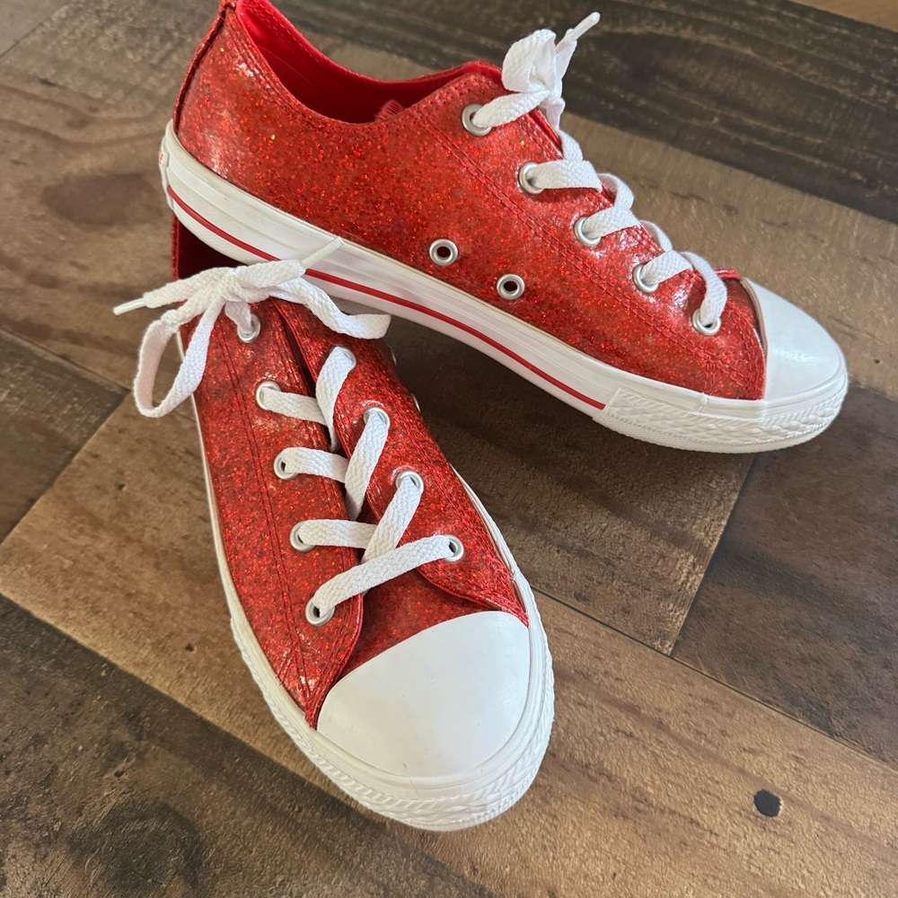 Converse Juniors Low Top Sneakers 4 size Ruby Red Sparkle Glitter Shoes